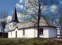 Trökörna Kyrka värms idag upp med en värmepump som fördelas ut på radiatorer runt om i kyrkan.